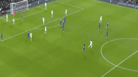 《索博揭秘：布拉德利重伤瞬间，马丁内利英勇出手将其掷出场外！》